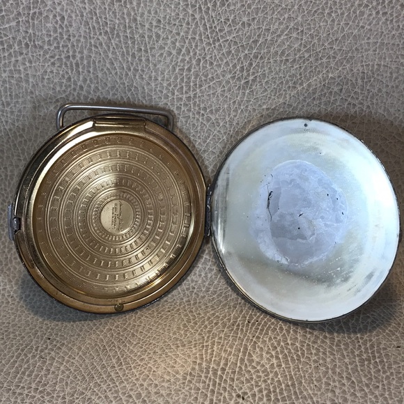 Vintage Belt Buckle Compact - Picture 2 of 3